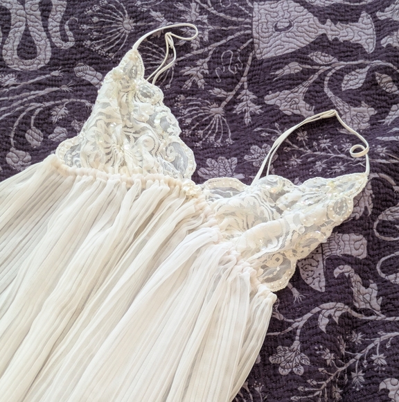 Victoria's Secret White Sheer Nightgown - Picture 4 of 7